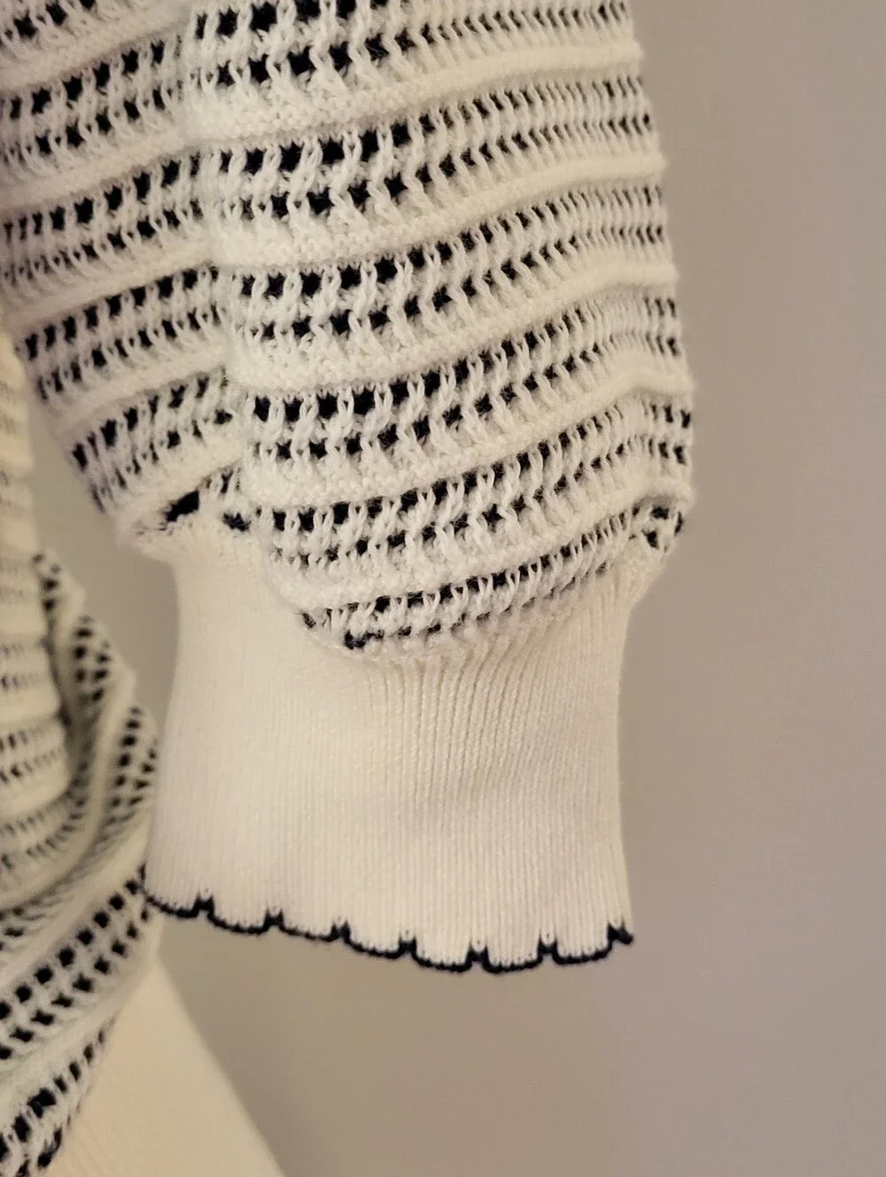 Kate Spade Scallop Edge Striped Puff Sleeve Sweater XS Preppy Black White